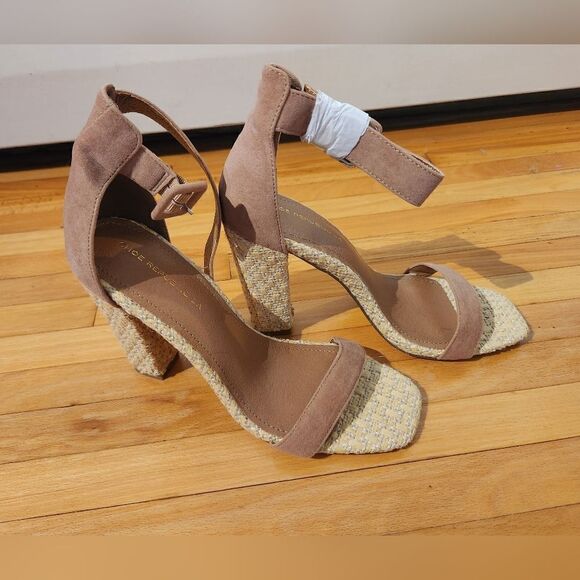 Shoe Republic Beige Tan floral 4-inch Block heel open toe sandals Size 8.5 - Picture 1 of 7